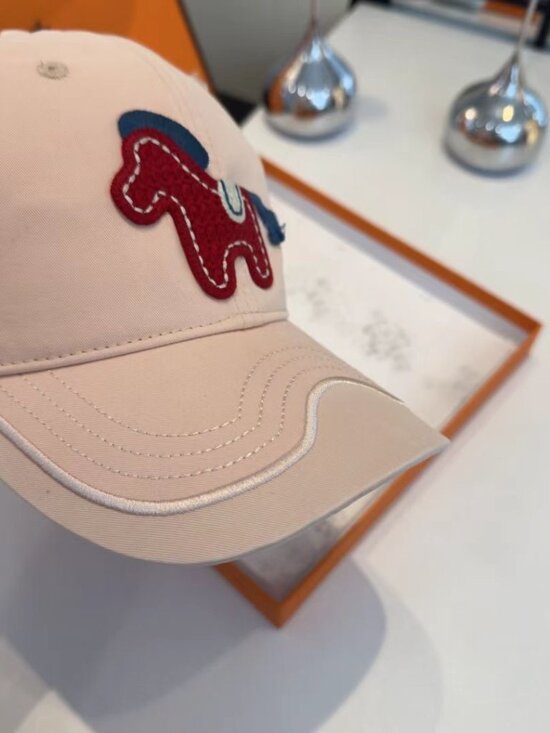 ?HERMES baseball cap.